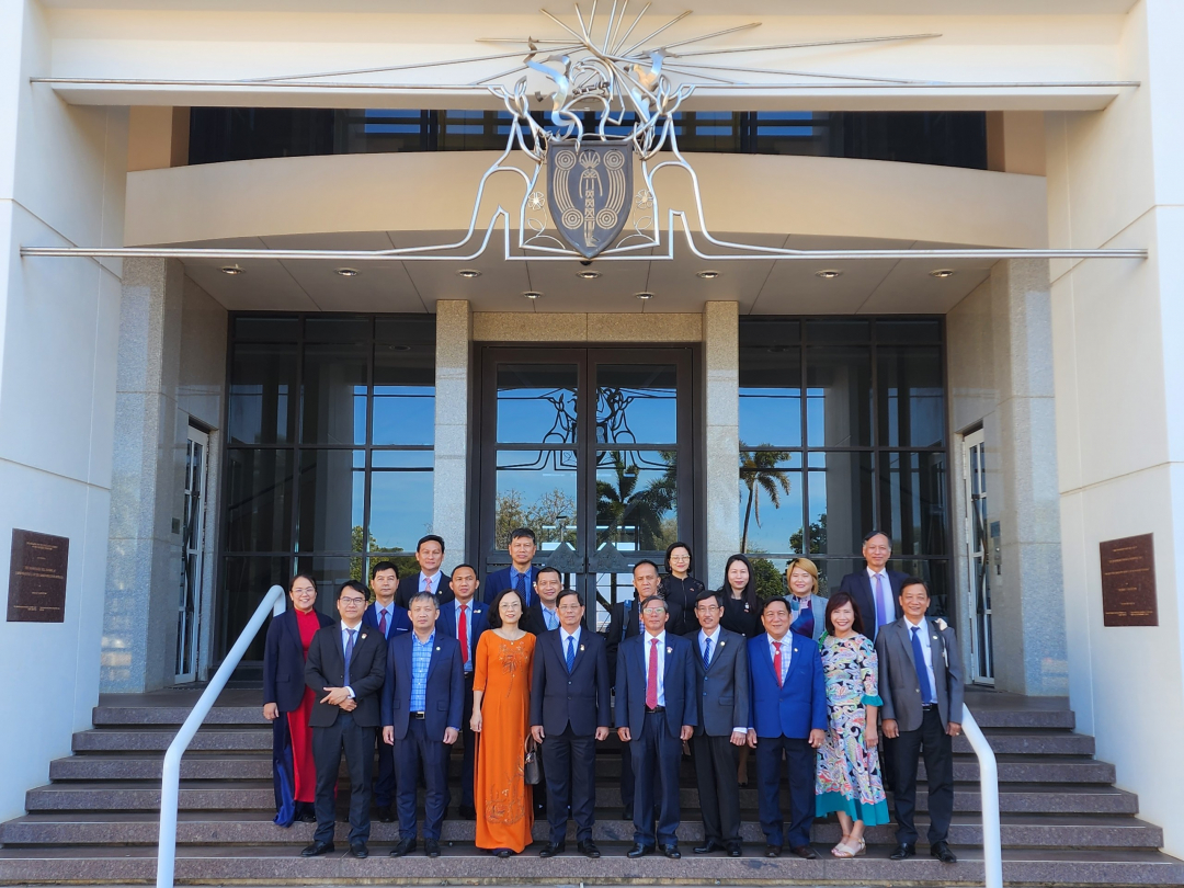Đoàn đại biểu tỉnh Khánh Hòa làm việc tại Tòa nhà Quốc hội Vùng lãnh thổ Bắc Australia.