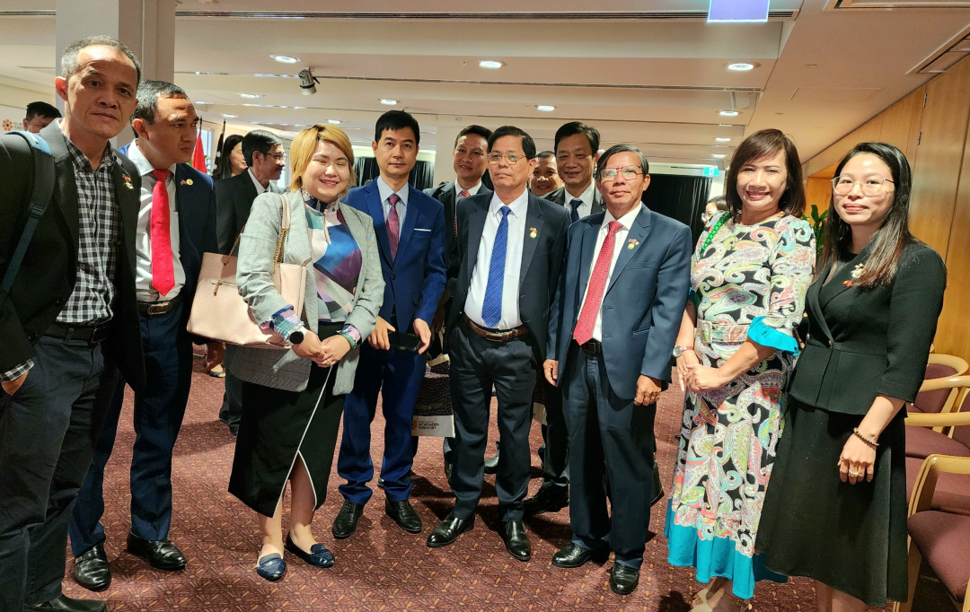 Chairman of the Provincial People's Committee Nguyen Tan Tuan had discussions and worked with the President of the Legislative Council of the Northern Territory of Australia on the sidelines of the Signing Ceremony program.