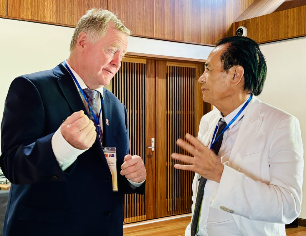 Nguyen Ngoc My (right), vice chairman of the VAFIE, and Brian O’Gallagher, deputy speaker of the Northern Territory Assembly. Photo by The Investor/Phong Cam.